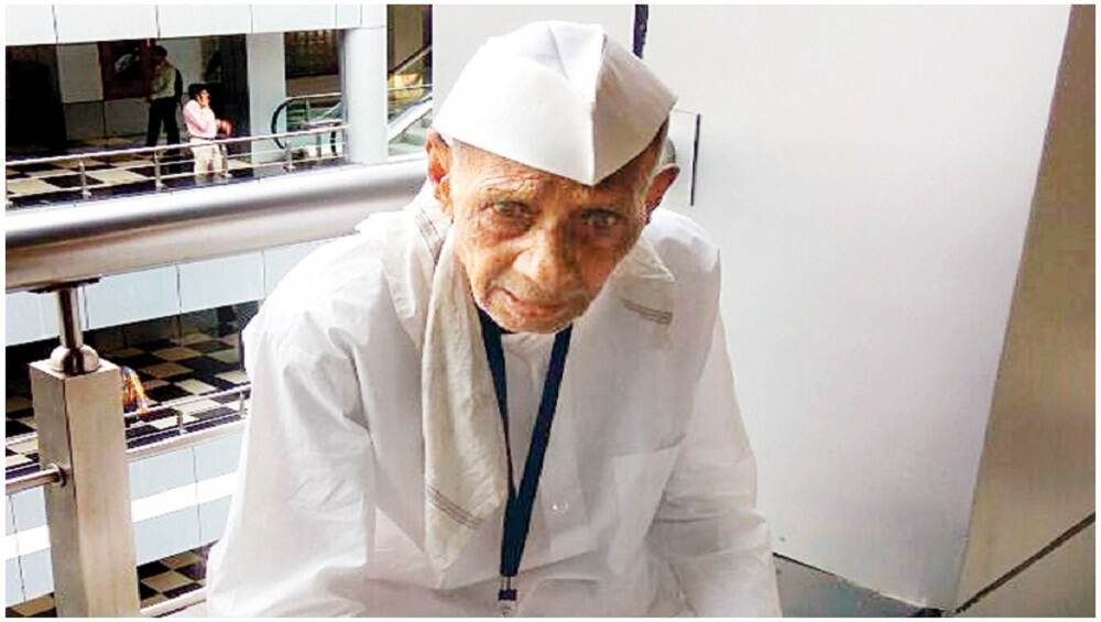 धर्मा पाटील आत्महत्या प्रकरण: 'त्या' तिघांवर FIR दाखल करा, चौकशी समितीची शिफारस धर्मा पाटील आत्महत्या प्रकरण: 'त्या' तिघांवर FIR दाखल करा, चौकशी समितीची शिफारस