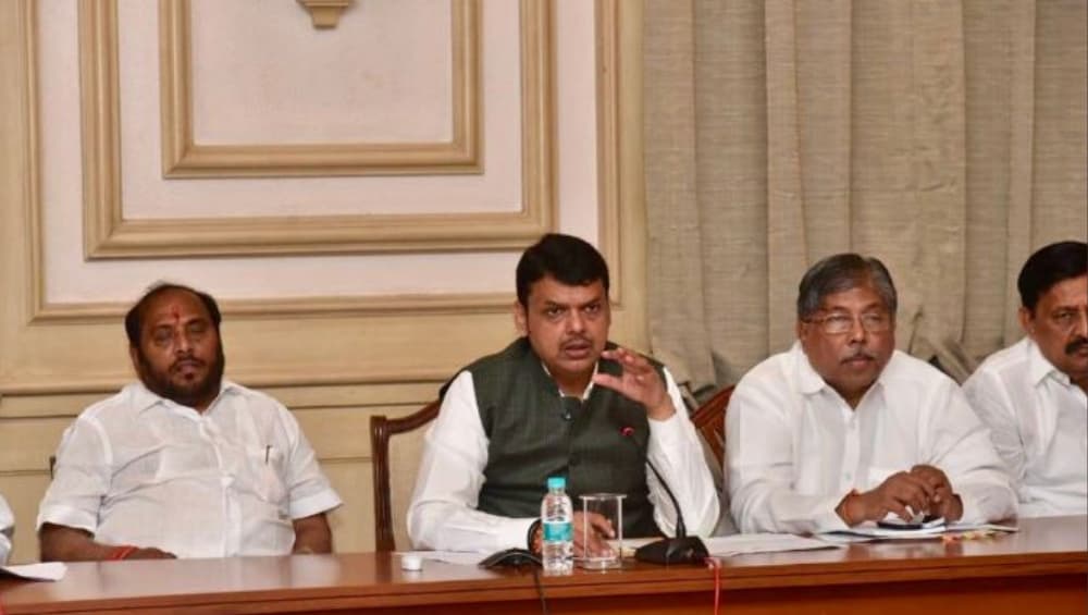 Maharashtra Monsoon 2019: पूर परिस्थितीचा आढावा घेण्यासाठी देवेंद्र फडणवीस यांची बैठक; आरोग्य यंत्रणेला सर्तक राहण्याचे आदेश Maharashtra Monsoon 2019: पूर परिस्थितीचा आढावा घेण्यासाठी देवेंद्र फडणवीस यांची बैठक; आरोग्य यंत्रणेला सर्तक राहण्याचे आदेश