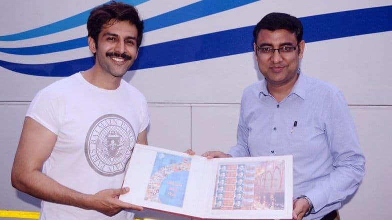 अभिनेता 'कार्तिक आर्यन'च्या नावाने लखनऊ पोस्ट ऑफिसने जारी केला पोस्टल स्टॅम्प अभिनेता 'कार्तिक आर्यन'च्या नावाने लखनऊ पोस्ट ऑफिसने जारी केला पोस्टल स्टॅम्प