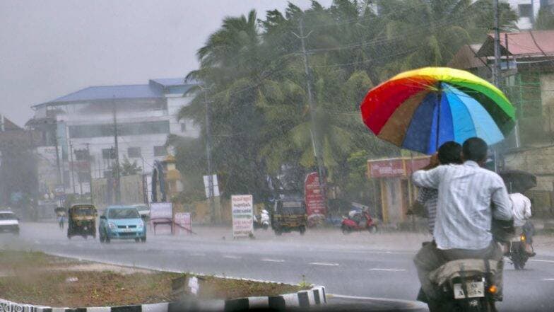 Mumbai Rains 2019: मुंबई मध्ये परतीच्या पावसाची रिमझिम बरसात; 22 ऑक्टोबर पर्यंत राज्यात पावसाच्या शक्यतेचा हवामान खात्याचा अंदाज Mumbai Rains 2019: मुंबई मध्ये परतीच्या पावसाची रिमझिम बरसात; 22 ऑक्टोबर पर्यंत राज्यात पावसाच्या शक्यतेचा हवामान खात्याचा अंदाज
