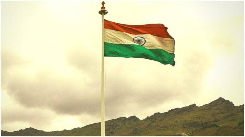 जम्मू-कश्मीर आणि लद्दाख यांच्या रुपात देशाला मिळाले 2 नवे केंद्रशासित प्रदेश, येथे वाचा भारतीय राज्यासह UTs ची पूर्ण माहिती जम्मू-कश्मीर आणि लद्दाख यांच्या रुपात देशाला मिळाले 2 नवे केंद्रशासित प्रदेश, येथे वाचा भारतीय राज्यासह UTs ची पूर्ण माहिती