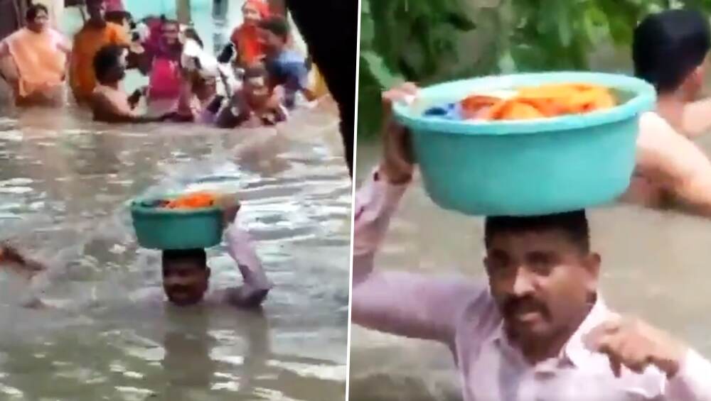 वडोदरा: 45 दिवसांच्या चिमुकल्यासाठी पोलिस बनला 'वासुदेव'; गळाभर पाण्यात उतरून केली सुखरूप सुटका; सोशल मीडीयात होतेय कौतुक (Watch Video) वडोदरा: 45 दिवसांच्या चिमुकल्यासाठी पोलिस बनला 'वासुदेव'; गळाभर पाण्यात उतरून केली सुखरूप सुटका; सोशल मीडीयात होतेय कौतुक (Watch Video)
