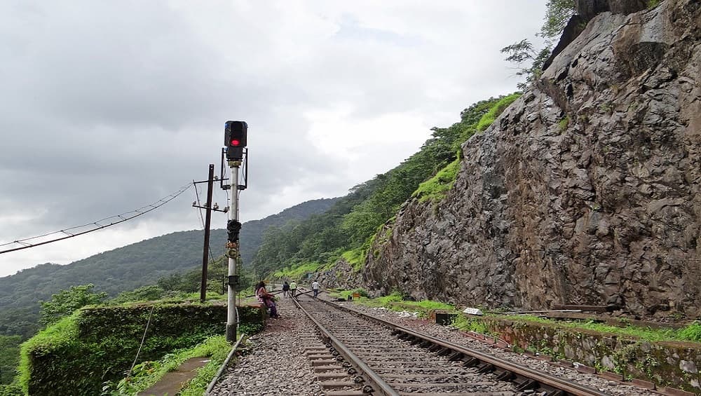 वैभववाडी - कोल्हापूर रेल्वे मार्गाला केंद्र सरकारची मंजूरी वैभववाडी - कोल्हापूर रेल्वे मार्गाला केंद्र सरकारची मंजूरी