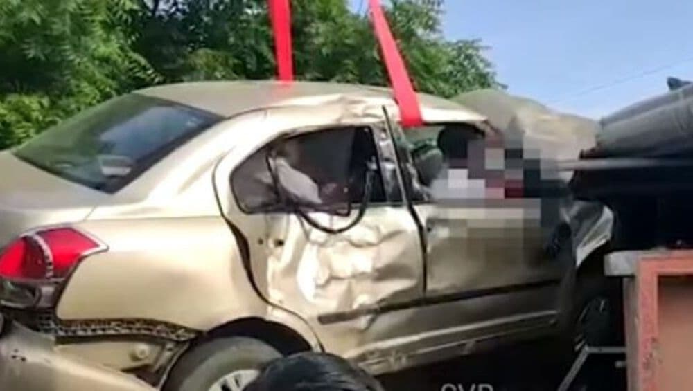 हैदराबाद: किराणा दुकानाच्या छतावर गाडीची धाव, पाहा व्हिडिओ हैदराबाद: किराणा दुकानाच्या छतावर गाडीची धाव, पाहा व्हिडिओ