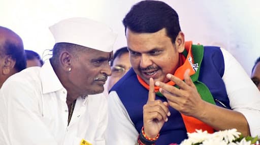संगमनेर: देवेंद्र फडणवीस आणि इंदुरीकर महाराज यांच्या भेटीनंतर राजकीय चर्चांना उधाण; काँग्रेस प्रदेशाध्यक्ष बाळासाहेब थोरात विरूद्ध विधानसभा निवडणूक लढणार? संगमनेर: देवेंद्र फडणवीस आणि इंदुरीकर महाराज यांच्या भेटीनंतर राजकीय चर्चांना उधाण; काँग्रेस प्रदेशाध्यक्ष बाळासाहेब थोरात विरूद्ध विधानसभा निवडणूक लढणार?