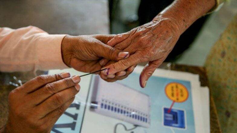 Maharashtra Assembly Elections 2019 Dates: महाराष्ट्र विधानसभा निवडणूक तारखा 19, 20 सप्टेंबर दिवशी जाहीर होण्याची शक्यता; केंद्रीय निवडणूक आयोगाचे त्रिसदस्यीय मंडळ राज्यात घेणार आढावा Maharashtra Assembly Elections 2019 Dates: महाराष्ट्र विधानसभा निवडणूक तारखा 19, 20 सप्टेंबर दिवशी जाहीर होण्याची शक्यता; केंद्रीय निवडणूक आयोगाचे त्रिसदस्यीय मंडळ राज्यात घेणार आढावा