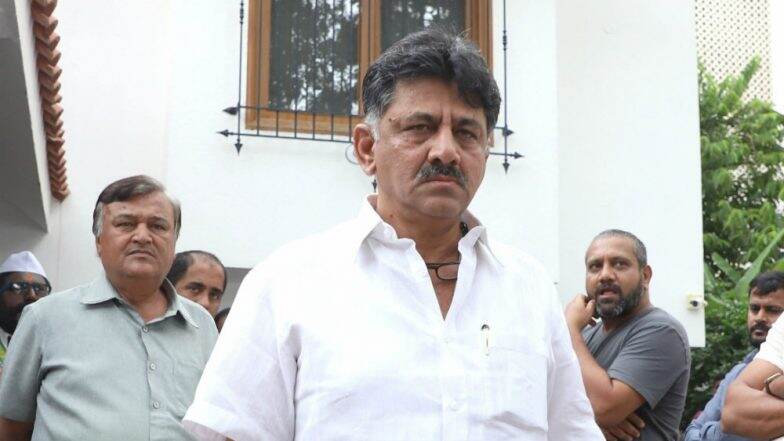 DK Shivakumar Arrest: डीके शिवकुमार यांच्या अटकेविरोधात कॉंग्रेसकडून उद्या कर्नाटक बंदची हाक, राज्यव्यापी विरोध प्रदर्शन जाहीर DK Shivakumar Arrest: डीके शिवकुमार यांच्या अटकेविरोधात कॉंग्रेसकडून उद्या कर्नाटक बंदची हाक, राज्यव्यापी विरोध प्रदर्शन जाहीर