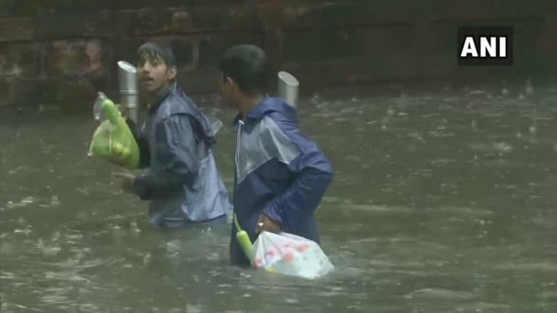 Maharashtra Monsoon Forecast 2019: महाराष्ट्र किनारपट्टीवर कमीचा दाबाचा पट्टा निर्माण झाल्यामुळे मुंबईसह महाराष्ट्रात मुसळधार पावसाची शक्यता Maharashtra Monsoon Forecast 2019: महाराष्ट्र किनारपट्टीवर कमीचा दाबाचा पट्टा निर्माण झाल्यामुळे मुंबईसह महाराष्ट्रात मुसळधार पावसाची शक्यता