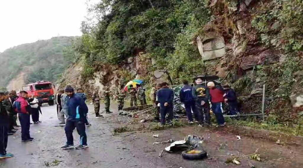 भारतीय लष्कराच्या हेलिकॉप्टरला भूतानमध्ये अपघात; पायलटचा वाढदिवशी मृत्यू भारतीय लष्कराच्या हेलिकॉप्टरला भूतानमध्ये अपघात; पायलटचा वाढदिवशी मृत्यू