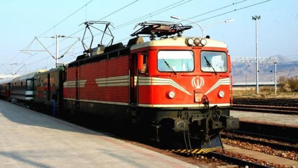 रेल्वे प्रवाशांसाठी दिलासादायक बातमी! धुक्यामुळे ट्रेनला उशीर झाल्यास SMS द्वारे आधीच मिळणार माहिती रेल्वे प्रवाशांसाठी दिलासादायक बातमी! धुक्यामुळे ट्रेनला उशीर झाल्यास SMS द्वारे आधीच मिळणार माहिती