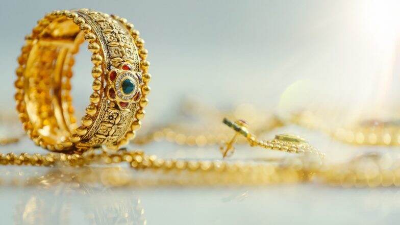 Gold Rate: धनत्रयोदशीपूर्वी सोनं महागणार; प्रति दहा ग्रॅम 40,000 रुपयांपेक्षाही अधिक होण्याची शक्यता Gold Rate: धनत्रयोदशीपूर्वी सोनं महागणार; प्रति दहा ग्रॅम 40,000 रुपयांपेक्षाही अधिक होण्याची शक्यता