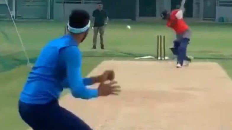 हार्दिक पंड्या vs कृणाल पंड्या: दक्षिण आफ्रिकाविरुद्ध मालिकेआधी पंड्या बंधू आले आमने-सामने, पहा कोण राहिला वरचढ हार्दिक पंड्या vs कृणाल पंड्या: दक्षिण आफ्रिकाविरुद्ध मालिकेआधी पंड्या बंधू आले आमने-सामने, पहा कोण राहिला वरचढ