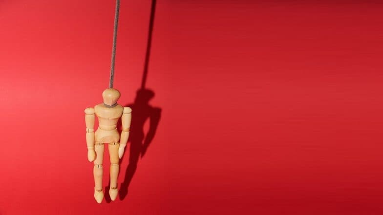 पुणे: पत्नीकडून होणाऱ्या छळाला कंटाळून पतीने घेतला गळफास, उत्तमनगर पोलीस स्थानकात गुन्हा नोंद पुणे: पत्नीकडून होणाऱ्या छळाला कंटाळून पतीने घेतला गळफास, उत्तमनगर पोलीस स्थानकात गुन्हा नोंद