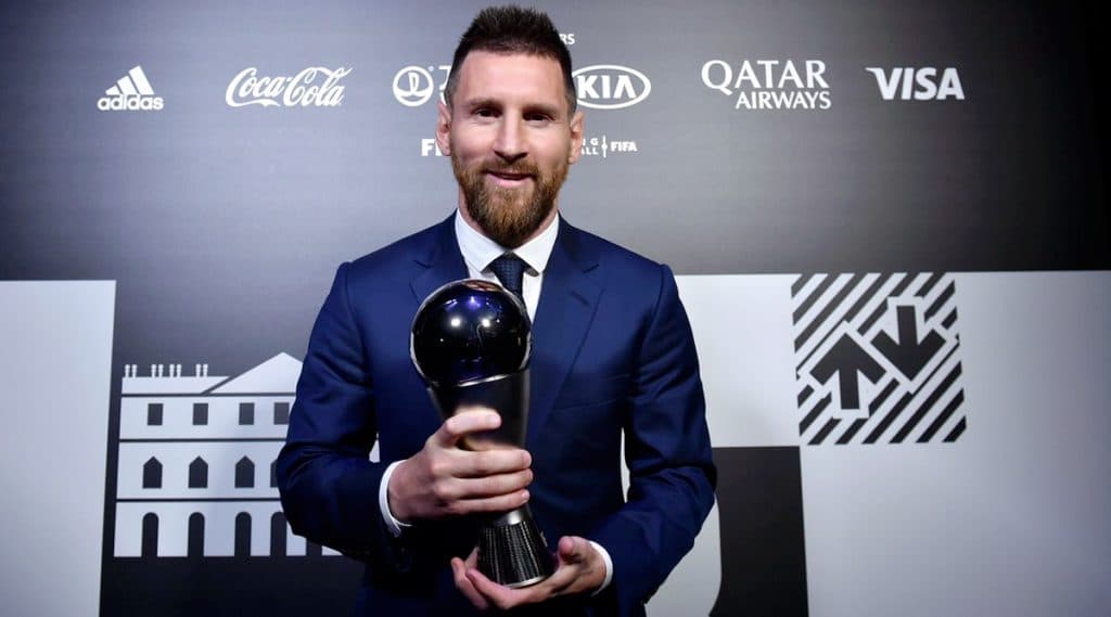 FIFA Awards 2019: लिओनेल मेस्सी सहाव्यांदा बनला फिफा फुटबॉलर ऑफ द इयर, जाणून घ्या कोणाला मिळाला कोणता पुरस्कार FIFA Awards 2019: लिओनेल मेस्सी सहाव्यांदा बनला फिफा फुटबॉलर ऑफ द इयर, जाणून घ्या कोणाला मिळाला कोणता पुरस्कार