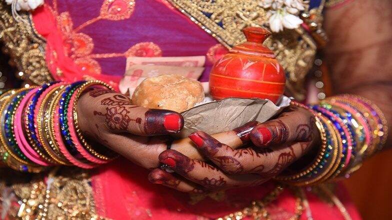 Dulhan Course: लग्नानंतर नव्या घरी जुळवून घेण्याचे नो टेन्शन, सुरु झाला 'दुल्हन कोर्स'; दिले जाते आदर्श सून, योग्य आई बनण्याचे प्रशिक्षण Dulhan Course: लग्नानंतर नव्या घरी जुळवून घेण्याचे नो टेन्शन, सुरु झाला 'दुल्हन कोर्स'; दिले जाते आदर्श सून, योग्य आई बनण्याचे प्रशिक्षण