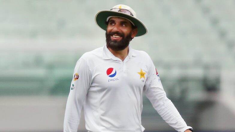 PAK vs SL 2019 Series: प्रत्रकारने 'Tuk-Tuk' वर विचारलेल्या प्रश्नावर मिसबाह-उल-हक ने दिले 'हे' मजेदार उत्तर, Video PAK vs SL 2019 Series: प्रत्रकारने 'Tuk-Tuk' वर विचारलेल्या प्रश्नावर मिसबाह-उल-हक ने दिले 'हे' मजेदार उत्तर, Video
