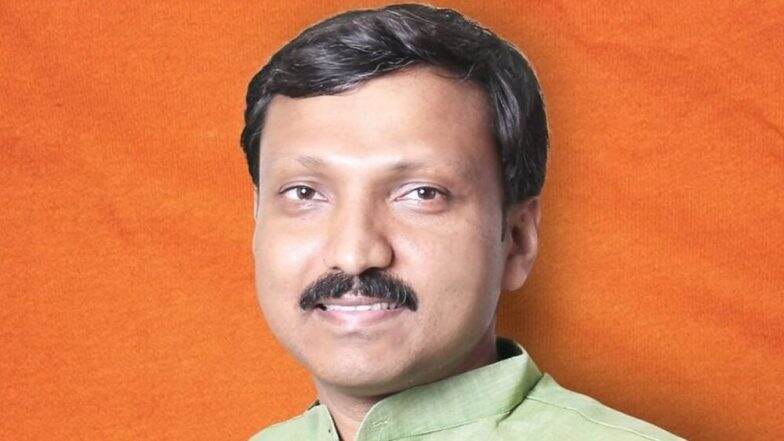 शिवसेना खासदार ओम राजेनिबांळकर यांच्यावर शेतकऱ्याच्या आत्महत्येप्रकरणी तब्बल पाच महिन्यानंतर गुन्हा दाखल शिवसेना खासदार ओम राजेनिबांळकर यांच्यावर शेतकऱ्याच्या आत्महत्येप्रकरणी तब्बल पाच महिन्यानंतर गुन्हा दाखल