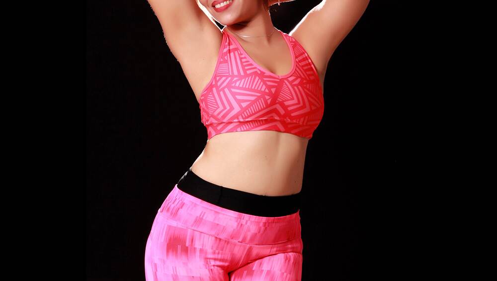 व्यायाम करायला वेळ नाही? मग डान्स करा वजन घटवा! सुडौल बांधा, Sexy Figure कमावण्यासाठी हटके स्टेप्स व्यायाम करायला वेळ नाही? मग डान्स करा वजन घटवा! सुडौल बांधा, Sexy Figure कमावण्यासाठी हटके स्टेप्स