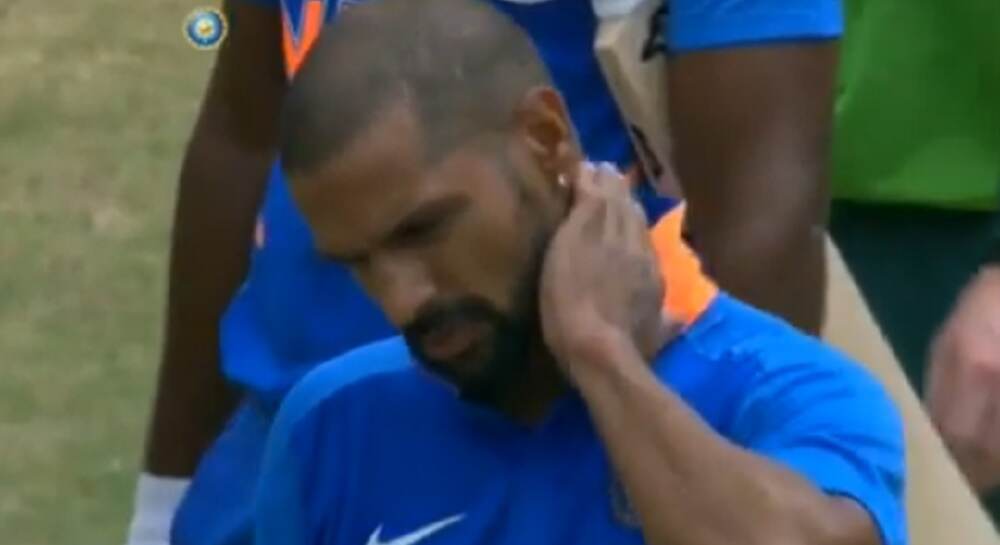 IND A vs SA A: मॅच दरम्यान मानेवर चेंडू लागल्यावर शिखर धवन काय बोलला, संजू सॅमसन याने केला खुलासा, पहा Post IND A vs SA A: मॅच दरम्यान मानेवर चेंडू लागल्यावर शिखर धवन काय बोलला, संजू सॅमसन याने केला खुलासा, पहा Post