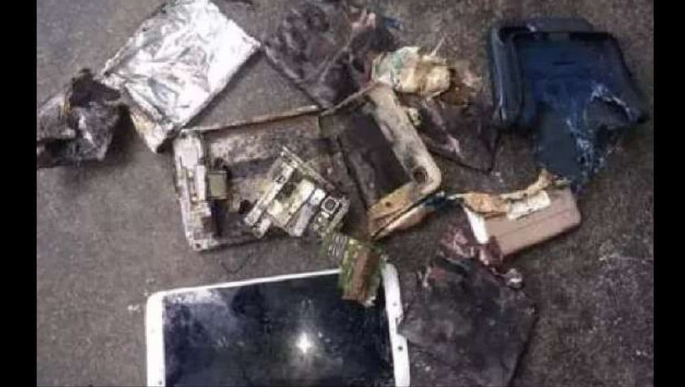 धक्कादायक! Xiaomi कंपनीच्या फोनचा खिशात स्फोट, कव्हरमुळे मोठी हानी टळली धक्कादायक! Xiaomi कंपनीच्या फोनचा खिशात स्फोट, कव्हरमुळे मोठी हानी टळली