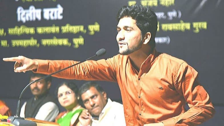 अंकुश आरेकर यांच्या 'बोचल म्हणून' कवितेतून भाजप सरकारवर जोरदार टीका, पाहा व्हिडिओ अंकुश आरेकर यांच्या 'बोचल म्हणून' कवितेतून भाजप सरकारवर जोरदार टीका, पाहा व्हिडिओ