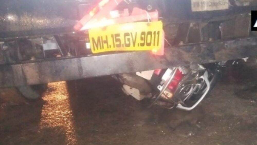 पुणे: दारूच्या नशेत ट्र्क चालकाची दुचाकी स्वारांना धडक; तिघांचा मृत्यू, दोघे गंभीर जखमी पुणे: दारूच्या नशेत ट्र्क चालकाची दुचाकी स्वारांना धडक; तिघांचा मृत्यू, दोघे गंभीर जखमी
