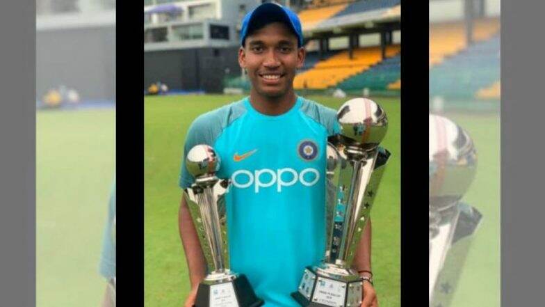 Under 19 Asia Cup Final सामन्याचा 'मॅन ऑफ द मॅच' अथर्व अंकोलेकर याची विजय हजारे एकदिवसीय स्पर्धेसाठी मुंबई संघात निवड Under 19 Asia Cup Final सामन्याचा 'मॅन ऑफ द मॅच' अथर्व अंकोलेकर याची विजय हजारे एकदिवसीय स्पर्धेसाठी मुंबई संघात निवड