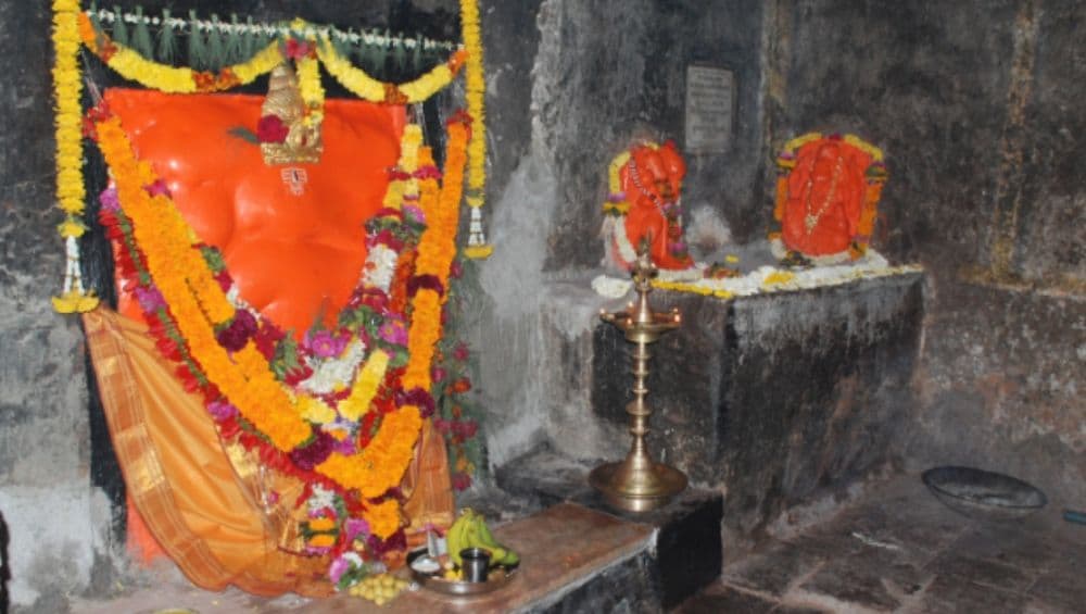 Ganeshotsav 2019: लेण्यांमध्ये वसलेला अष्टविनायकांपैकी एकमेव गणपती 'लेण्याद्रीचा गिरिजात्मज'; पहा या गणेश मंदिराची वैशिष्ट्य Ganeshotsav 2019: लेण्यांमध्ये वसलेला अष्टविनायकांपैकी एकमेव गणपती 'लेण्याद्रीचा गिरिजात्मज'; पहा या गणेश मंदिराची वैशिष्ट्य