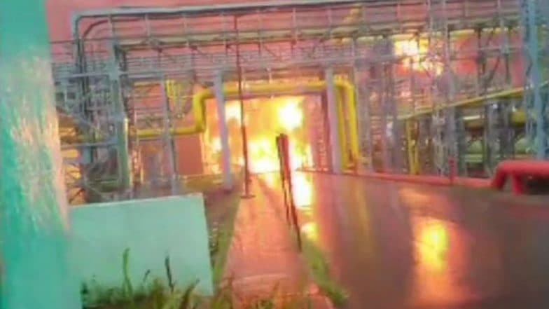 Uran Fire: उरण जवळ ONGC प्लांटला भीषण आग; कामगार गंभीर जखमी Uran Fire: उरण जवळ ONGC प्लांटला भीषण आग; कामगार गंभीर जखमी