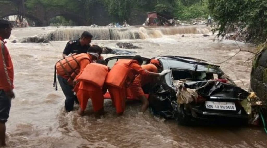 Pune Rains Update: पुणे शहरात ढगफुटी; पुरात वाहून गेलेल्यांची संख्या 7 वर, प्रशासनाचे बचावकार्य सुरू Pune Rains Update: पुणे शहरात ढगफुटी; पुरात वाहून गेलेल्यांची संख्या 7 वर, प्रशासनाचे बचावकार्य सुरू
