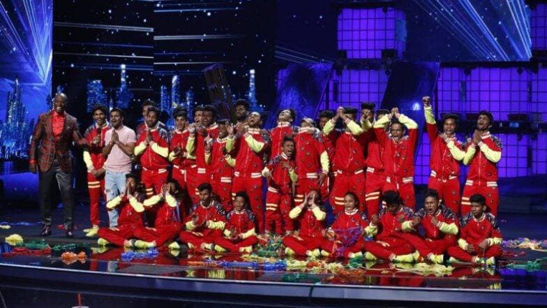 America's Got Talent 2019: मुंबईचा 'V. Unbeatable' ग्रुप 4 थ्या स्थानावर, विजेतेपद हुकल्याने चाहत्यांनी केला आयोजकांवर पक्षपातीपणाचा आरोप America's Got Talent 2019: मुंबईचा 'V. Unbeatable' ग्रुप 4 थ्या स्थानावर, विजेतेपद हुकल्याने चाहत्यांनी केला आयोजकांवर पक्षपातीपणाचा आरोप