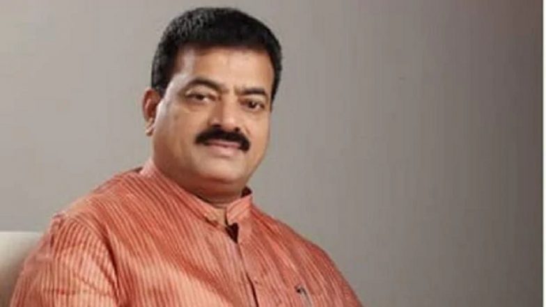 Bhaskar Jadhav Abusing: शिवसेना आमदार भास्कर जाधव यांनी रागाच्या भरात वयोवृद्धाला केली शिवीगाळ, रत्नागिरीतील ग्रामदेवेतेच्या मंदिरातील व्हिडिओ व्हायरल