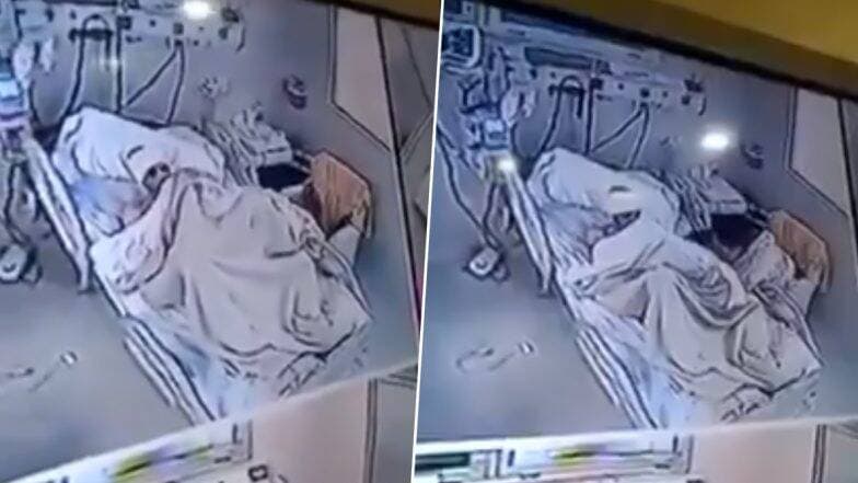 Video: हॉस्पिटल मध्ये पेशेंटला Blowjob देणाऱ्या महिलेचा व्हिडीओ झाला Leak; पाकिस्तानच्या इम्पोरियम सिनेमा हॉल नंतर आणखीन एक धक्कादायक प्रकार Video: हॉस्पिटल मध्ये पेशेंटला Blowjob देणाऱ्या महिलेचा व्हिडीओ झाला Leak; पाकिस्तानच्या इम्पोरियम सिनेमा हॉल नंतर आणखीन एक धक्कादायक प्रकार