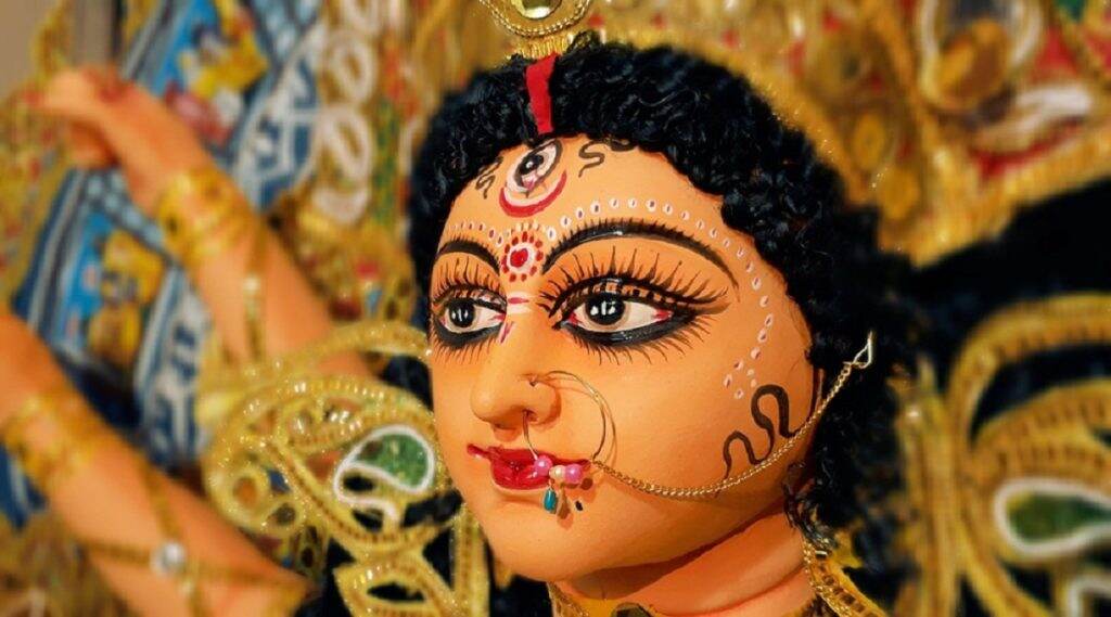 ‘या’ शहरात बनत आहे 13 फुट उंच, तब्बल 50 किलो सोन्याची दुर्गा देवीची मूर्ती; किंमत ऐकून व्हाल थक्क ‘या’ शहरात बनत आहे 13 फुट उंच, तब्बल 50 किलो सोन्याची दुर्गा देवीची मूर्ती; किंमत ऐकून व्हाल थक्क