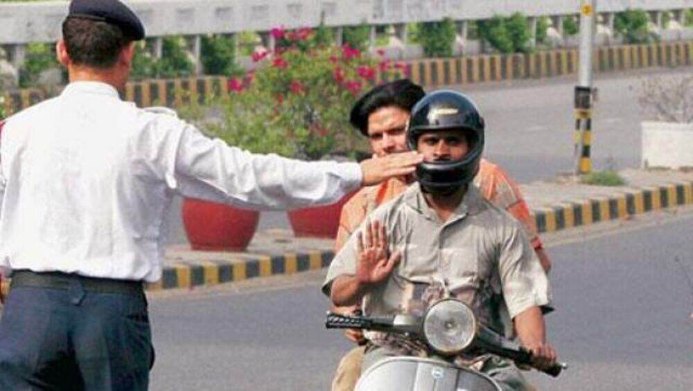 ओडिशा: नव्याने खरेदी केलेल्या स्कूटरला 1 लाख रुपयांचा दंड, नेमका काय प्रकार घडला वाचा सविस्तर ओडिशा: नव्याने खरेदी केलेल्या स्कूटरला 1 लाख रुपयांचा दंड, नेमका काय प्रकार घडला वाचा सविस्तर