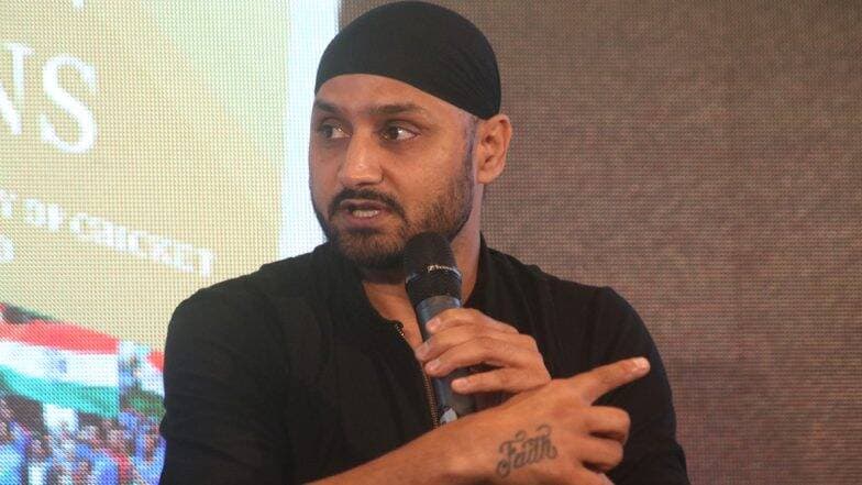 हरभजन सिंह आंतरराष्ट्रीय क्रिकेटमधून निवृत्ती घेण्याच्या तयारीत, 'द 100' टी-20 लीगमध्ये होणार सहभागी हरभजन सिंह आंतरराष्ट्रीय क्रिकेटमधून निवृत्ती घेण्याच्या तयारीत, 'द 100' टी-20 लीगमध्ये होणार सहभागी