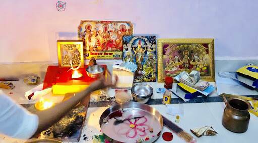 Laxmi Pujan Diwali 2019 Date: यंदा दिवाळसणात लक्ष्मीपूजन कधी आणि कोणत्या मुहूर्तावर करावे? जाणून घ्या पूजा विधी महत्त्व Laxmi Pujan Diwali 2019 Date: यंदा दिवाळसणात लक्ष्मीपूजन कधी आणि कोणत्या मुहूर्तावर करावे? जाणून घ्या पूजा विधी महत्त्व