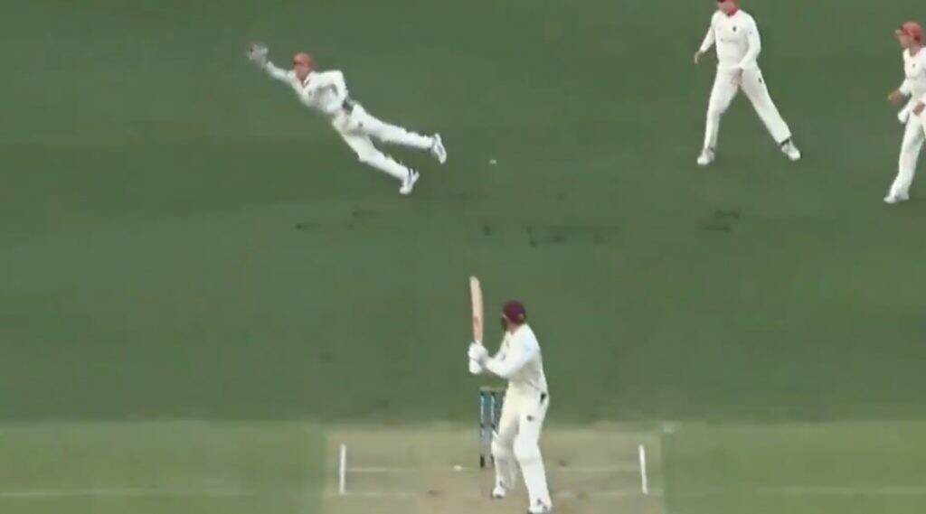 अॅलेक्स कॅरी याने Sheffield Shield स्पर्धेत झेलला अचंबित करणारा Superman कॅच, पाहून सर्वच झाले थक्क, पहा Video अॅलेक्स कॅरी याने Sheffield Shield स्पर्धेत झेलला अचंबित करणारा Superman कॅच, पाहून सर्वच झाले थक्क, पहा Video