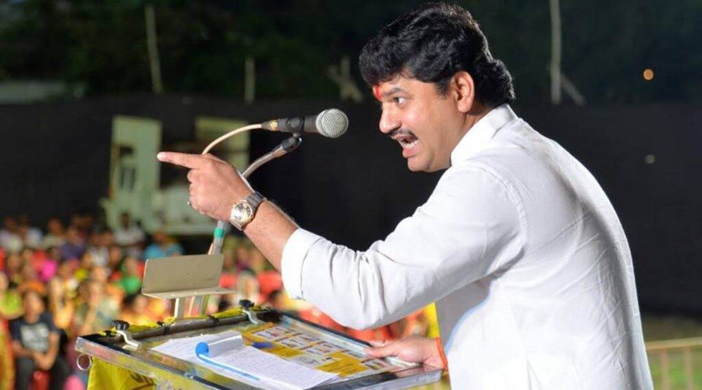 Government Formation in Maharashtra: धनंजय मुंडे यांनी अखेर मौन सोडलं, शरद पवार की अजित पवार? आपण कोणाच्या बाजूने सांगीतलं Government Formation in Maharashtra: धनंजय मुंडे यांनी अखेर मौन सोडलं, शरद पवार की अजित पवार? आपण कोणाच्या बाजूने सांगीतलं