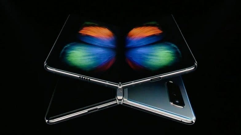 सॅमसंगचा पहिला फोल्डेबल स्मार्टफोन Samsung Galaxy Fold लॉंच; जाणून घ्या किंमत आणि वैशिष्ट्ये सॅमसंगचा पहिला फोल्डेबल स्मार्टफोन Samsung Galaxy Fold लॉंच; जाणून घ्या किंमत आणि वैशिष्ट्ये