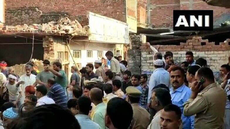 गॅस सिलिंडर स्फोट: दुमजली इमारत जमीनदोस्त, १० जण ठार, 30 गंभीर जखमी; उत्तर प्रदेश राज्यातील घटना गॅस सिलिंडर स्फोट: दुमजली इमारत जमीनदोस्त, १० जण ठार, 30 गंभीर जखमी; उत्तर प्रदेश राज्यातील घटना