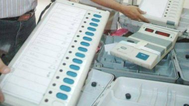 UP Election: लखमीपुर येथे EVM मशीनमध्ये टाकले फेविक्विक, सपा पक्षाचे बटण दाबले जात नसल्याची EC अधिकाऱ्यांकडे तक्रार