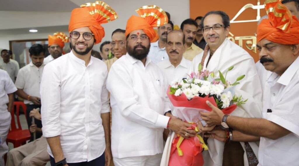 एकनाथ शिंदे यांची विधिमंडळ गटनेतेपदी एकमताने निवड; शिवसेना आमदारांचे शिष्टमंडळ राज्यपाल भगत सिंह कोश्यारी यांची भेट घेणार एकनाथ शिंदे यांची विधिमंडळ गटनेतेपदी एकमताने निवड; शिवसेना आमदारांचे शिष्टमंडळ राज्यपाल भगत सिंह कोश्यारी यांची भेट घेणार