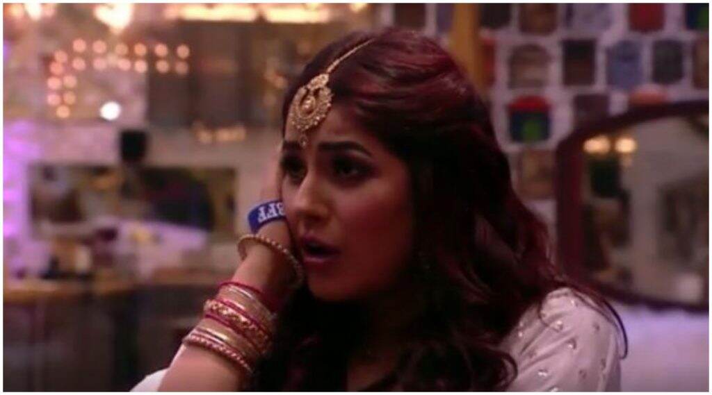 Bigg Boss 13 Episode 4 Sneak Peak: Luxury Budget Task दरम्यान Shehnaaz Gill ला आली चक्कर Bigg Boss 13 Episode 4 Sneak Peak: Luxury Budget Task दरम्यान Shehnaaz Gill ला आली चक्कर