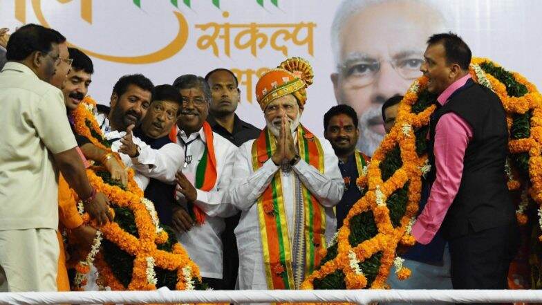 Maharashtra Assembly Election 2019: पुण्यातील प्रचारसभेत पंतप्रधान नरेंद्र मोदींनी परिधान केला सोन्याचे नक्षीकाम असलेला फेटा (See Photo) Maharashtra Assembly Election 2019: पुण्यातील प्रचारसभेत पंतप्रधान नरेंद्र मोदींनी परिधान केला सोन्याचे नक्षीकाम असलेला फेटा (See Photo)