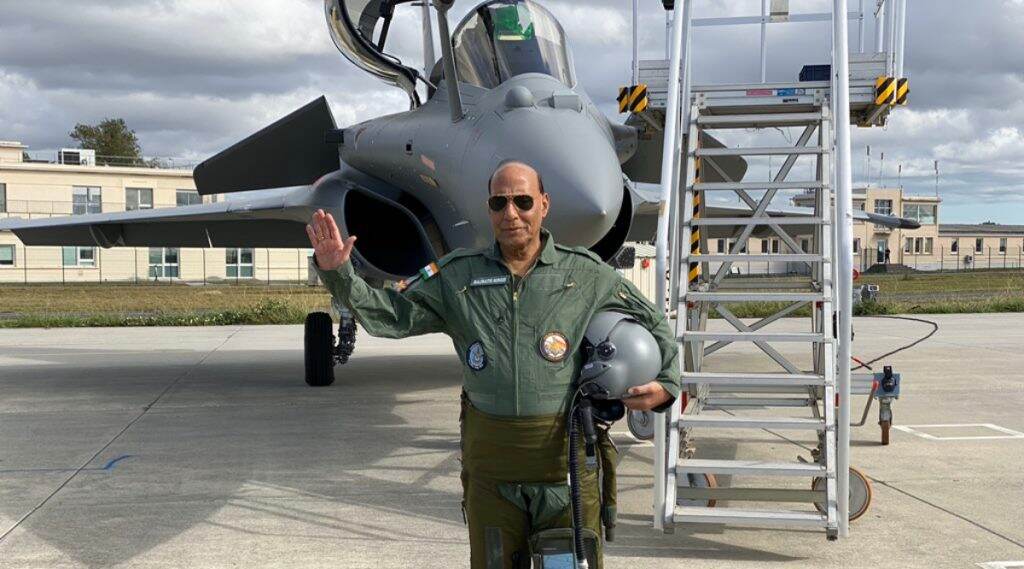दसऱ्याच्या शुभमुहूर्तावर पहिलं 'Rafale' हे लढाऊ विमान फ्रान्सने केलं भारताला सुपूर्द; पहा Photo दसऱ्याच्या शुभमुहूर्तावर पहिलं 'Rafale' हे लढाऊ विमान फ्रान्सने केलं भारताला सुपूर्द; पहा Photo