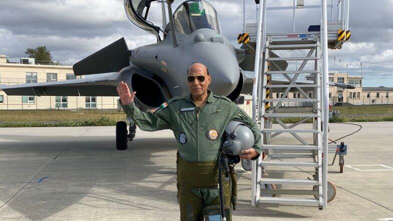 दसऱ्याच्या शुभमुहूर्तावर पहिलं 'Rafale' हे लढाऊ विमान फ्रान्सने केलं भारताला सुपूर्द; पहा Photo दसऱ्याच्या शुभमुहूर्तावर पहिलं 'Rafale' हे लढाऊ विमान फ्रान्सने केलं भारताला सुपूर्द; पहा Photo