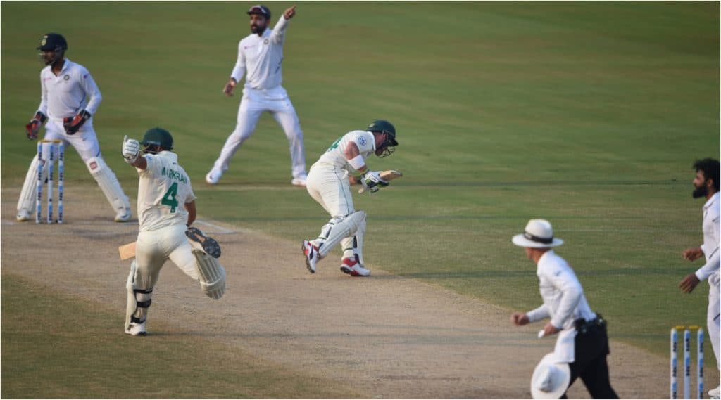 IND vs SA Test 2019: घरच्या मैदानावर टीम इंडियाला स्पर्धा देण्यासाठी व्हीव्हीस लक्ष्मण-ग्रीम स्मिथ यांनी निवडली 'ही' Playing XI, पहा कोणाचा केला समावेश IND vs SA Test 2019: घरच्या मैदानावर टीम इंडियाला स्पर्धा देण्यासाठी व्हीव्हीस लक्ष्मण-ग्रीम स्मिथ यांनी निवडली 'ही' Playing XI, पहा कोणाचा केला समावेश