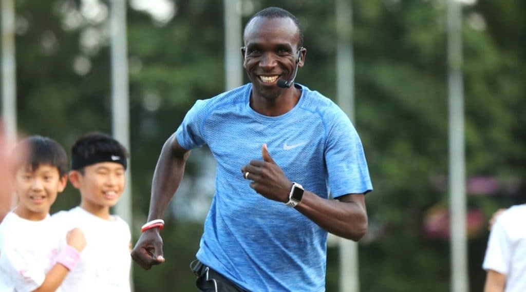 केनियाचा Olympic चॅम्पियन Eliud Kipchoge दोन तासांत मॅरेथॉन पूर्ण करणारा पहिला अॅथलीट, पहा व्हिडिओ केनियाचा Olympic चॅम्पियन Eliud Kipchoge दोन तासांत मॅरेथॉन पूर्ण करणारा पहिला अॅथलीट, पहा व्हिडिओ
