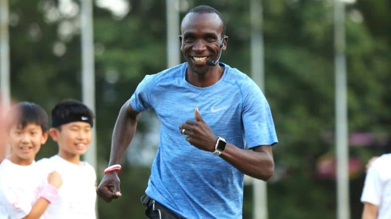 केनियाचा Olympic चॅम्पियन Eliud Kipchoge दोन तासांत मॅरेथॉन पूर्ण करणारा पहिला अॅथलीट, पहा व्हिडिओ केनियाचा Olympic चॅम्पियन Eliud Kipchoge दोन तासांत मॅरेथॉन पूर्ण करणारा पहिला अॅथलीट, पहा व्हिडिओ